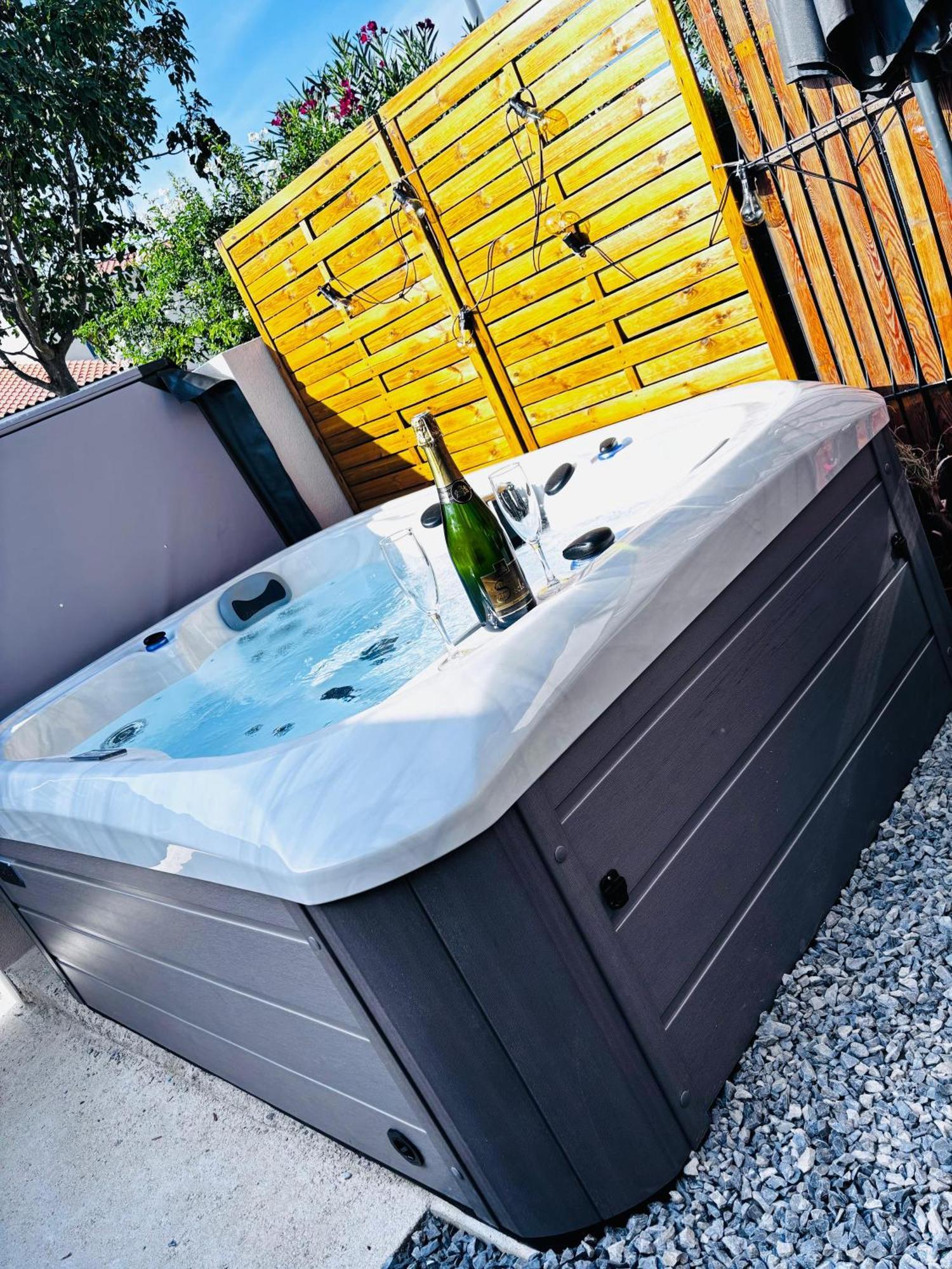 Logement Du Sud Avec Jacuzzi Sommières 외부 사진